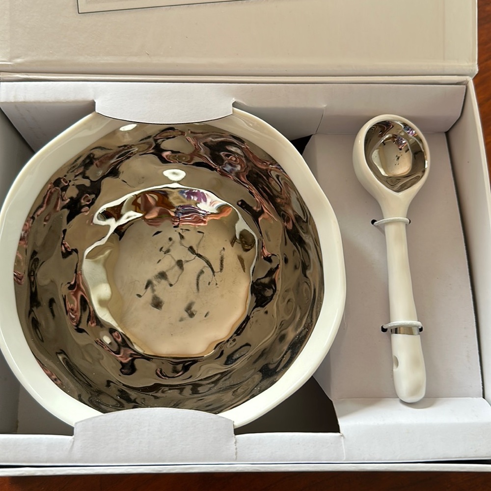 Appetizer bowl with spoon